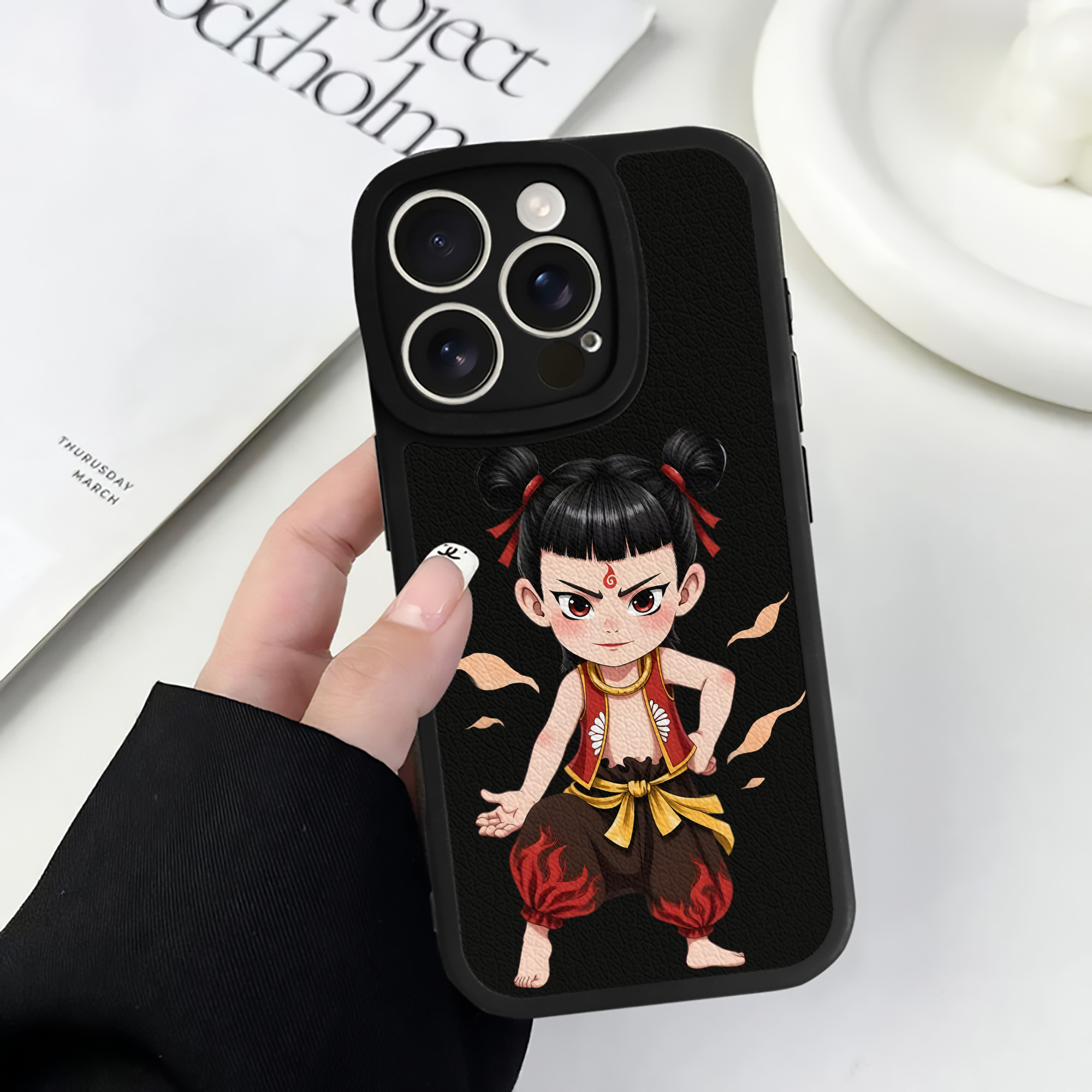 （画像用） Ne Zha 2 ナタ 魔童の大暴れ 【iPhone 16シリーズ対応】シリコンスマホケース（レザー調） 材質：シリコン